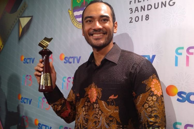 Ario Bayu mengantongi penghargaan pemeran utama pria terpuji dalam FFB 2018.