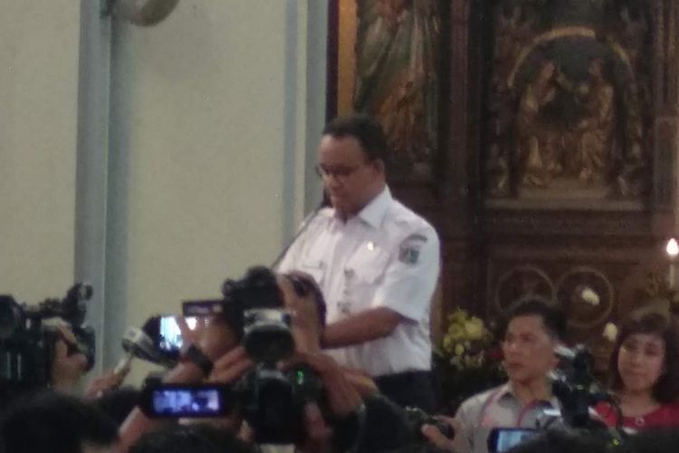 Gubernur DKI Anies Baswedan mengunjungi Gereja Katedral, Jakarta Pusat, Senin (24/12/2018). 