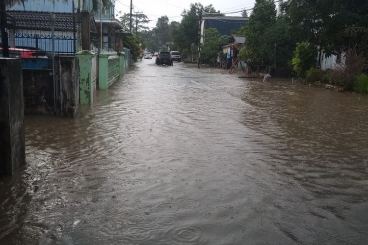 Daerah Kampung Opas Pangkal Pinang terendam banjir, Sabtu (12/1/2019).