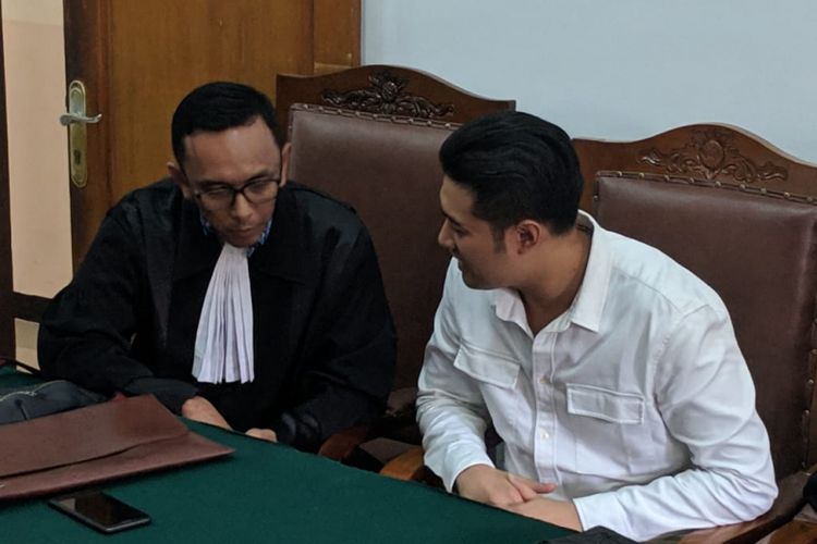 Richard Muljadi Mengahadiri Sidang Putusan Kasus Penyalahgunaan Narkoba di Pengadilan Negeri Jakarta Selatan, Kamis (14/2/2019)