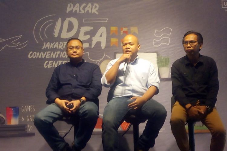 Ketua Umum Asosiation e-Commerce Indonesia (idEA), Ignatius Untung S (tengah) dan Presiden Direktur PT. Traya Eksibisi Internasional, Bambang Setiawan (kiri) memberi penjelasakan pelaksanaan pameran Pasr idEA 2019 di Jakarta, Selasa (19/2/2019).