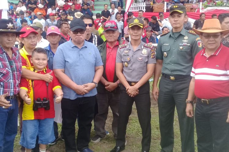 Kejuaraan Pacuan Kuda, Roda Sapi, dan Bendi Kalaper Minahasa Cup diadakan di Kabupaten Minahasa untuk rayakan tiga tahun kepemimpinan Gubernur Sulawesi Utara (Sulut) Olly Dondokambey dan Wakil Gubernur Steven Kandouw.