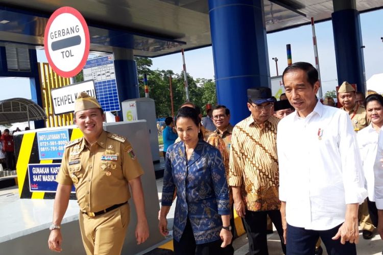 Presiden Joko Widodo meresmikan Tol Trans Sumatera ruas Bakauheni-Terbanggi Besar di Lampung Selatan, Jumat (8/3/2019).