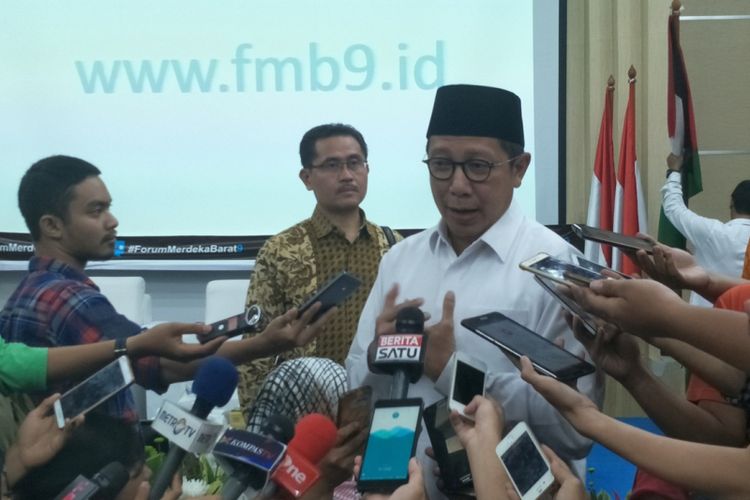 Menteri Agama Lukman Hakim Saifuddin seusai menjadi pembicara dalam diskusi media bertajuk Indonesia Bersama Palestina Forum Merdeka Barat 9 di Kementerian Komunikasi dan Informatika, Jakarta Pusat, Jumat (15/12/2017).