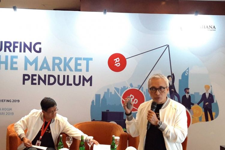 Direktur Utama Bahana TCW Edward Lubis ketika memberikan paparan kepada awak media di Jakarta, Selasa (29/1/2019).