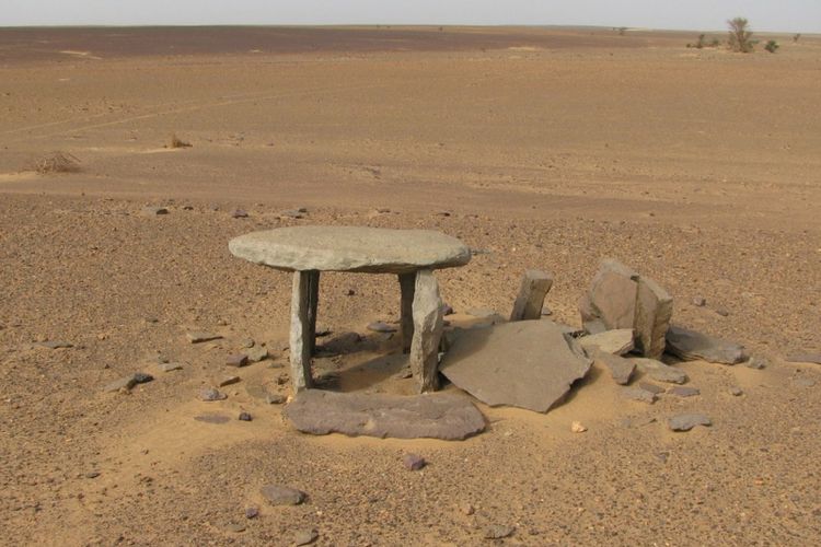 Salah satu bentuk struktur batu yang disebut dolmen