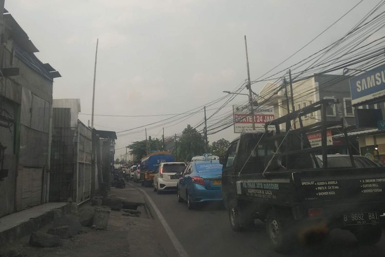Macet di Jalan Moh Kahfi I, Jagakarsa, Jakarta Selatan, Sabtu (29/9/2018).
