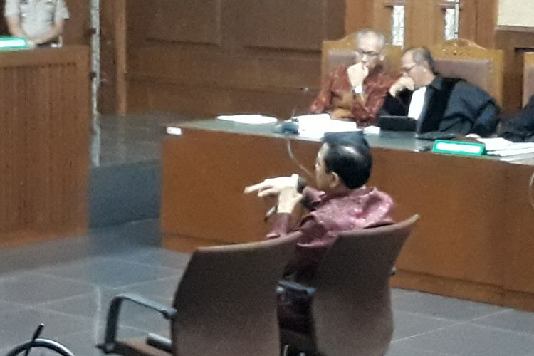 Setya Novanto bersaksi untuk terdakwa dokter Bimanesh Sutarjo di Pengadilan Tipikor Jakarta, Jumat (27/4/2018).