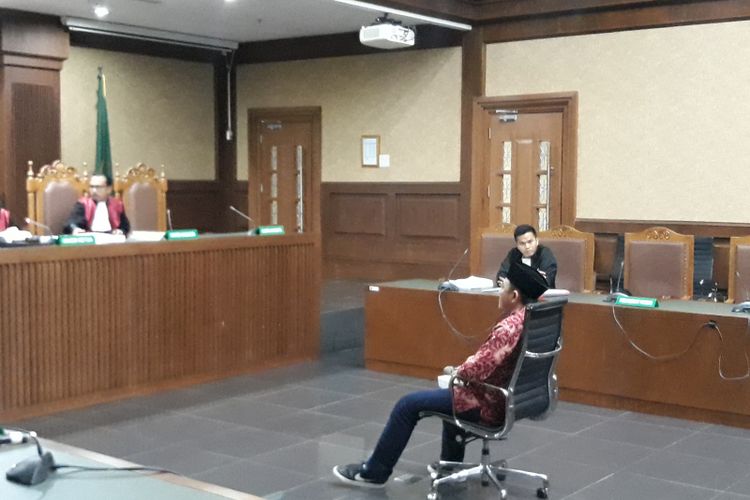 Anggota DPRD Lampung Tengah Rusliyanto di Pengadilan Tipikor Jakarta, Kamis (18/10/2018).