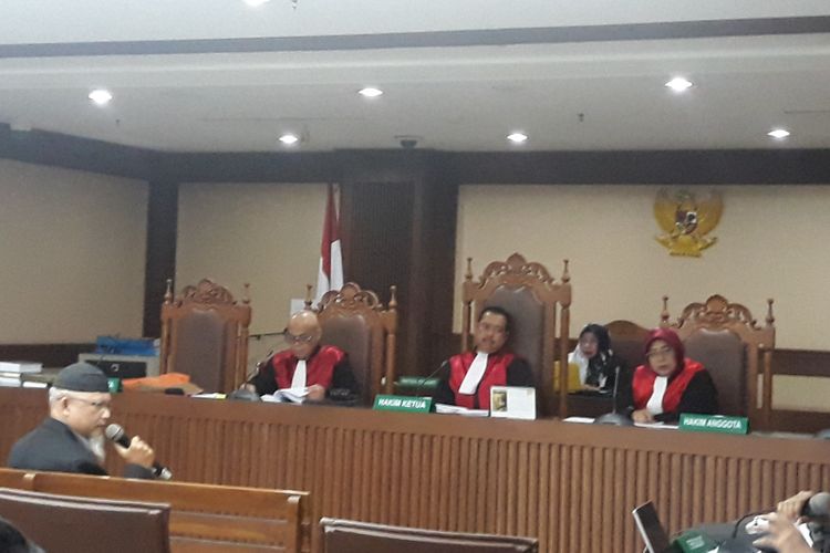 Terdakwa mantan petinggi Lippo Group, Eddy Sindoro menghadirkan ahli digital forensik dari Universitas Islam Indonesia Yudi Prayudi di Pengadilan Tindak Pidana Korupsi Jakarta, Senin (18/2/2019). 