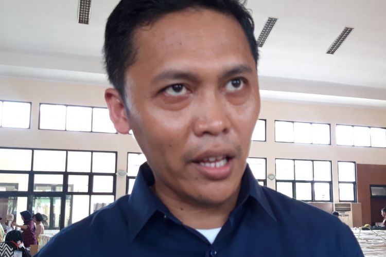 Ketua KPUD Jakarta Timur Wage Wardana di gudang penyimpanan surat suara di Duren Sawit, Jakarta Timur, Selasa (19/2/2019)