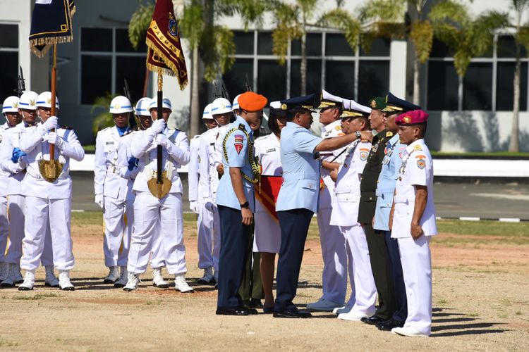 Foto Hadi Kukuhkan Tiga Panglima Dan Satu Komandan Satuan Baru Di