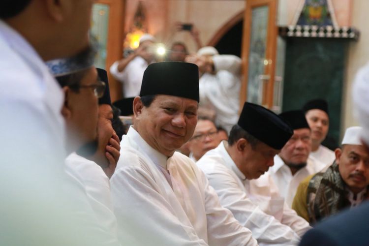 Ketua Umum Partai Gerindra Prabowo Subianto saat memenuhi undangan Politisi Senior PAN Amien Rais di Yogyakarta, Senin (13/11/2017).