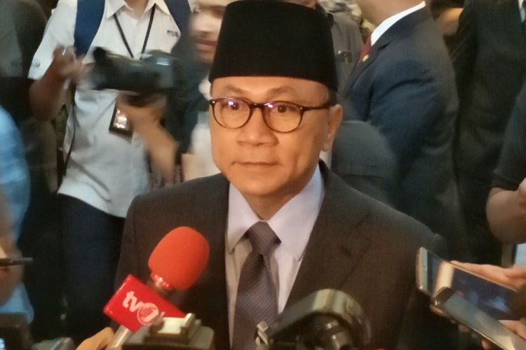 Ketua Umum Partai Amanat Nasional (PAN) Zulkifli Hasan saat ditemui di Kompleks Parlemen, Senayan, Jakarta, Selasa (24/7/2018).
