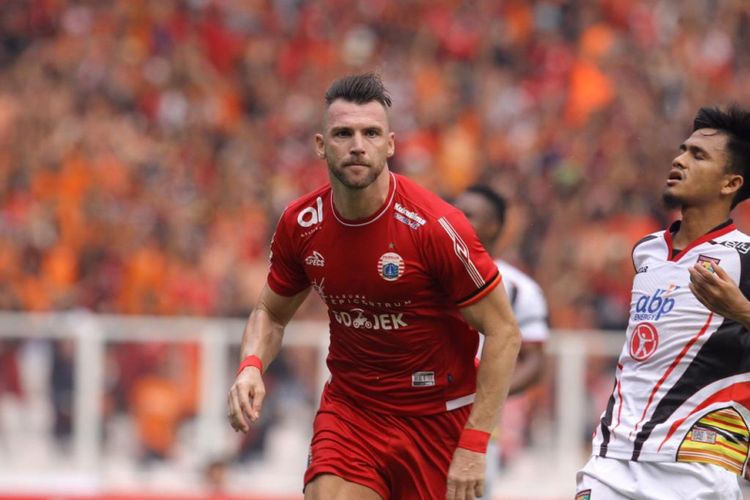 Penyerang Persija Jakarta Marko Simic merayakan gol ke gawang Mitra Kukar pada laga terakhir Liga 1 di Stadion Utama Gelora Bung Karno, Jakarta, Minggu (9/12/2018). Laga tersebut dimenangkan Persija dengan skor 2-1. Kemenangan itu memastikan Persija juara Liga 1 2018. Kompas.com