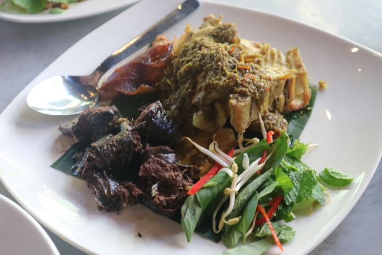 

Babi guling Bu Oka, warung babi guling terkenal di Ubud. (KOMPAS.com/Silvita Agmasari ) 