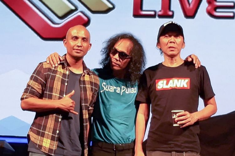 Ivan, Kaka dan Bimbim yang tergabung dalam grup band Slank saat diabadikan dalam jumpa pers di kawasan SCBD, Jakarta Selatan, Jumat (27/7/2018).