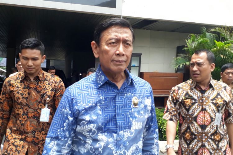 Mentri Koordinator Bidang Politik, Hukum dan Keamanan, Wiranto usai rapat di kantornya, Jumat (23/2/2018).