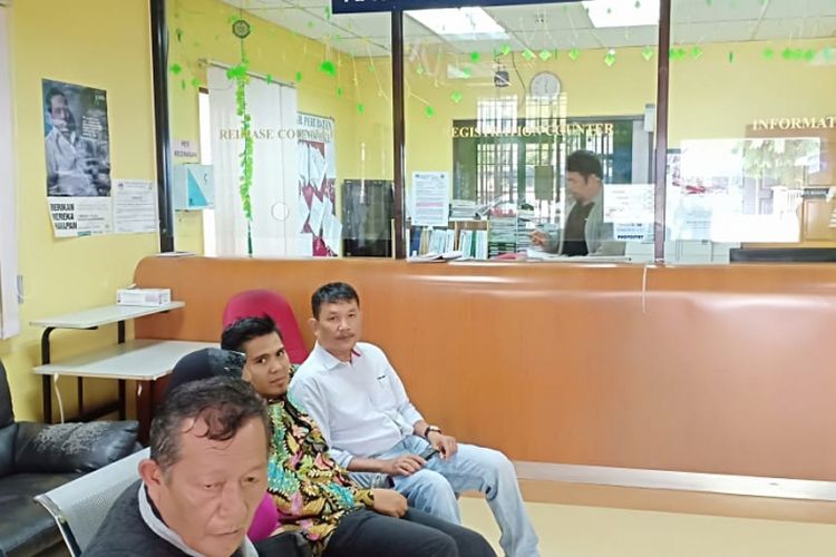 Warga menggalang donasi untuk mengeluarga jenazah warga asal Belitung di RS Malaysia.