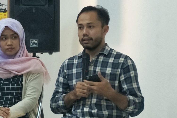 Koordinator Divisi Korupsi Politik Indonesia Corruption Watch (ICW) Donal Fariz dalam sebuah diskusi di kantor ICW, Kalibata, Jakarta Selatan, Jumat (13/4/2018). 
