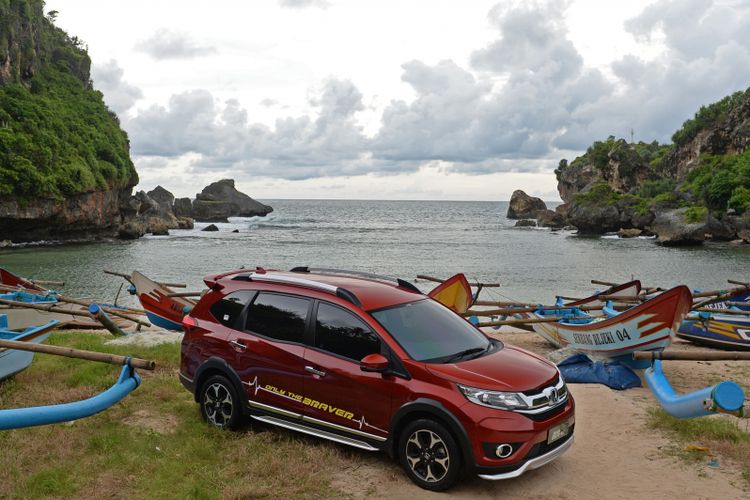 Eksplorasi Pantai Ngrenehan bersama Honda BR-V