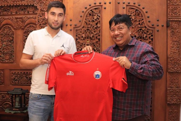 Persija Jakarta memperkenalkan gelandang bertahan kuota Asia pengganti Rohit Chand yakni Jahongir Abdumuminov.