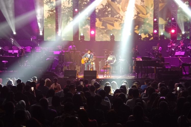 Glenn Fredly tampil dalam konser bertajuk Harmonia: Titik Balik di Balai Sarbini, Plaza Semanggi, Jakarta Pusat, Kamis (14/2/2019).