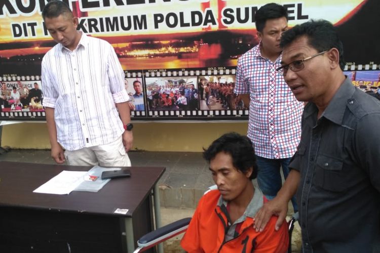 Tersangka Abdul yang merupakan pelaku perampokan saat berada di Polda Sumsel, Kamis (7/6/2018)