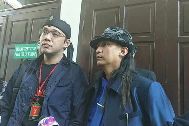 Sandy Tumiwa usai menyepakati akta perdamaian dengan mantan istrinya Tessa Kaunang di Pengadilan Negeri Jakarta Selatan, Kamis (15/3/2018).
