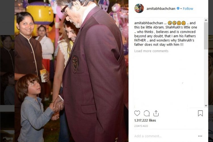 Putra bungsu aktor Shah Rukh Khan bersalaman dengan legenda Bollywood Amitabh Bachchan.