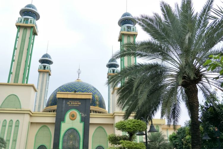 Menengok Pohon Kurma di Masjid Al Barkah Bekasi yang 