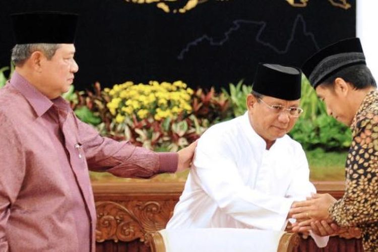 Presiden Susilo Bambang Yudhoyono, capres Prabowo Subianto dan capres Joko Widodo pada acara buka bersama pimpinan lembaga negara di Istana Negara, Jakarta, Minggu (20/7) petang. 