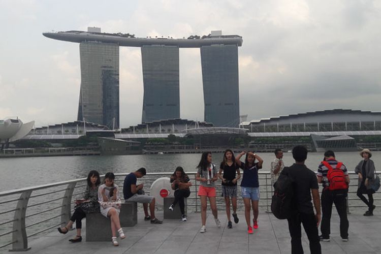 Menikmati sore hari di Singapura, Selasa (7/2/2017).