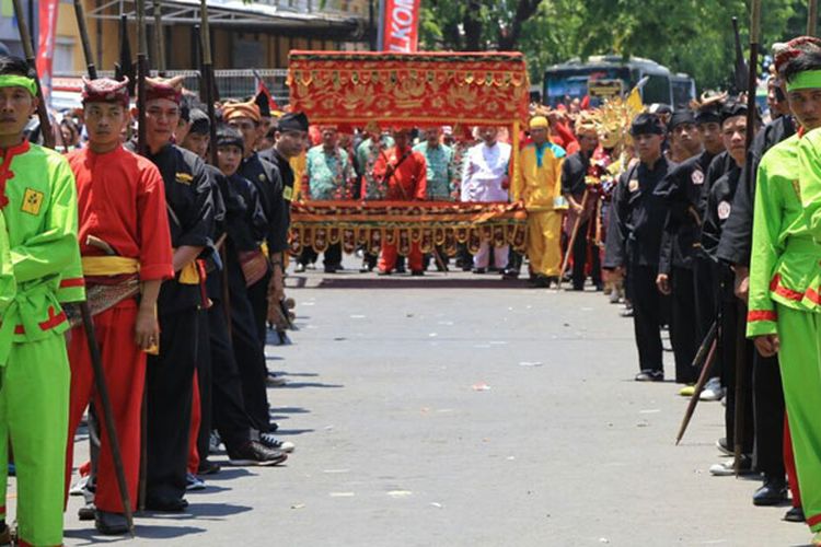 Festival Keraton Nusantara (FKN) XI berlangsung 15-19 September 2017 di kota Cirebon, Jawa Barat yang dimeriahkan dengan gelaran kesenian dan kebudayaan dari 50 kesultanan dan raja-raja yang ikut dalam festival budaya tersebut.
