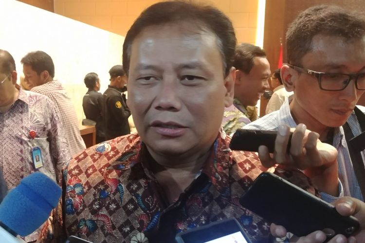 Ketua Bawaslu Abhan di Kompleks Parlemen, Senayan, Jakarta, Senin (2/7/2018). 