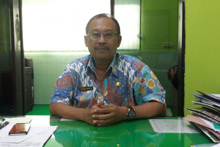 Kepala SMPN 12 Kota Malang Syamsul Arifin saat ditemui di kantornya, Kamis (20/7/2017)