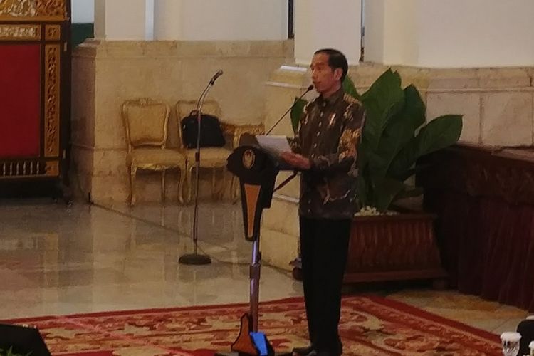 Presiden Jokowi saat pertemuan dengan para pimpinan Bank Umum di Indonesia, di Istana Negara, Jakarta, Kamis (15/3/2018). 