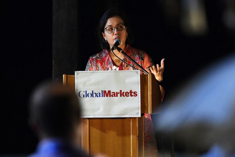 Menteri Keuangan Sri Mulyani Indrawati menyampaikan sambutannya pada sesi Global Market Award Ceremony dalam rangkaian Pertemuan Tahunan IMF - World Bank Group 2018 di Nusa Dua, Bali, Sabtu (13/10). Menteri Keuangan Sri Mulyani Indrawati mendapatkan penghargaan Finance Minister of the Year for East Asia Pacific Awards dari majalah ekonomi Global Markets. ANTARA FOTO/ICom/AM IMF-WBG/Anis Efizudin/wsj/2018.


