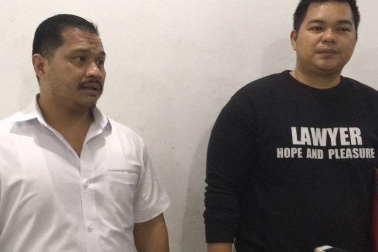 Pelapor Sukmawati Soekarnoputri Denny AK dan Ketua DPP Partai Hanura Amron Asyhari diperiksa di Polda Metro Jaya, Kamis (5/4/2018).