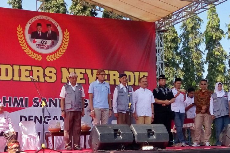 Cawapres nomor urut 2 Sandiaga Uno saat menghadiri acara   silaturahmi bersama purnawirawan TNI/Polri dan relawan di Lapangan Tegaltirto, Kecamatan Berbah, Kabupaten Sleman, Jumat (22/03/2019)