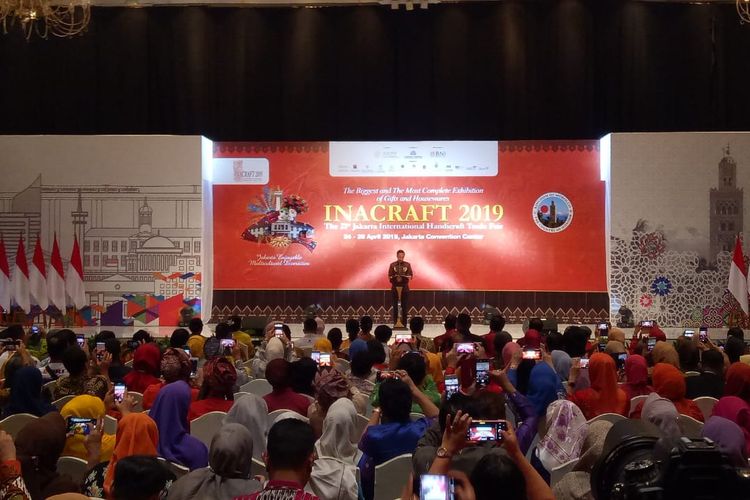 Presiden Joko Widodo meresmikan pembukaan pameran The 21st Jakarta International Handicraft Trade Fair (Inacraft) 2019 yang berlangsung di Jakarta Convention Center (JCC), Senayan, Jakarta Rabu (24/4/2019).