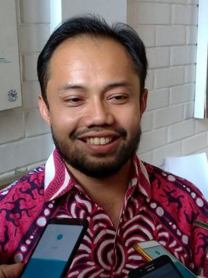 Koordinator Divisi Politik Indonesia Corruption Watch (ICW), Donal Fariz, saat memberikan pernyataan ke sejumlah media di kantor ICW, Jakarta, Rabu (8/1/2019). 
