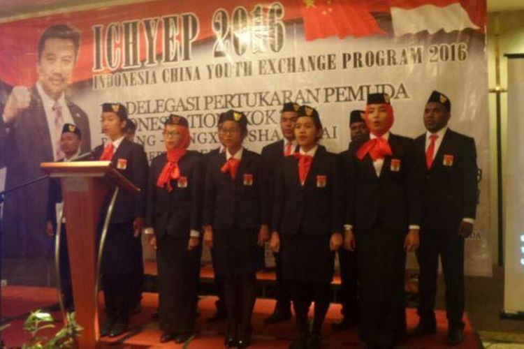 Menteri Pemuda dan Olahraga (Menpora) Imam Nahrawi memberikan pembekalan sekaligus melepas  100 Delegasi Pertukaran Pemuda Indonesia - Tiongkok 2016 di Hotel Ambhara Jakarta, Senin (19/9) malam. 