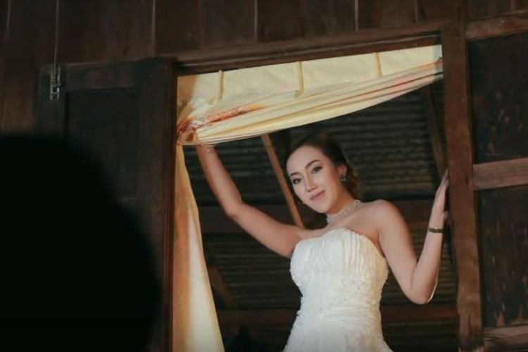 Potongan musik video dari lagu Thailand berjudul Moan yang tengah viral di Indonesia.