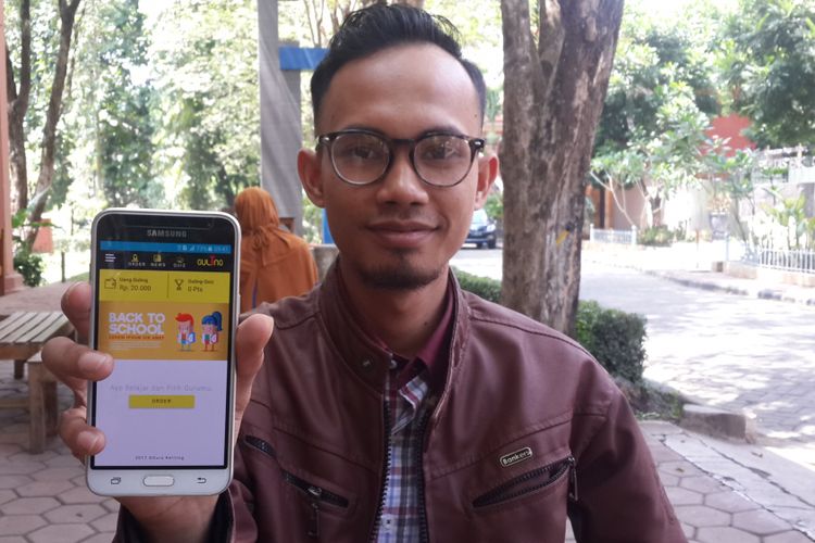 Fammy Azmy Arrofi (26) penggagas Guling, aplikasi guru keliling saat ditemui di Kafe Pustaka, Universitas Negeri Malang, Sabtu (28/10/2017)