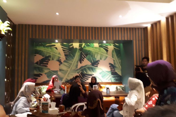 Mediasi antara My Jannah dan para jemaah di Straits Cafe, Jakarta Selatan, Jumat (7/9/2018).