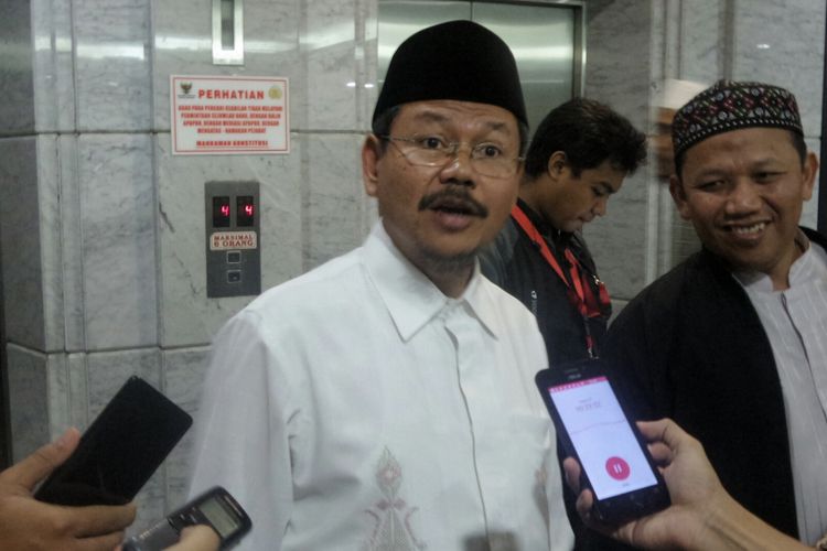 Juru bicara HTI Ismail Yusanto di gedung MK, Jakarta Pusat, Selasa (18/7/2017). Ismail mengajukan gugatan uji materi Perppu No. 2 Tahun 2017 tentang Perubahan atas Undang-Undang No. 17 tahun 2013 tentang Organisasi Kemasyarakatan (Perppu Ormas).