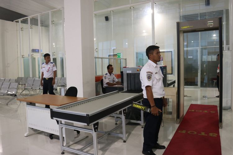 X Ray, terminal di Bandara Maleo, Morowali, Sulawesi Tengah, Iskandar saat ku jungan kerja bersama Kementerian Perhubungan, Dirjen Perhubungan Udara, Selasa (27/2/2018).