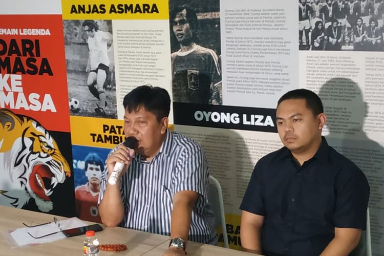 Gede Widiade menyatakan mundur dari Persija Jakarta dalam konferensi pers di Kantor Persija di kawasan Duren Tiga, Jakarta Selatan, Rabu (6/2/2019) malam.