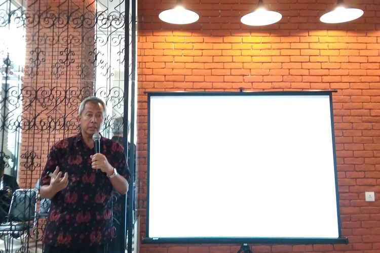 Founder dan Chairman Center for Healthcare Policy and Reform Studies (Chapters) Indonesia Luthfi Mardiansyah saat konferensi pers bersama awak media tentang peta jalan E-Health di Jakarta, Senin (19/8/2019).